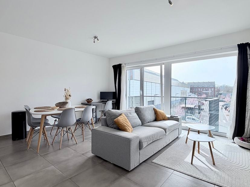 Situation et informations générales<br />
L’Immobilière Hendrix vous propose ce lumineux appartement de ±69 m² comprenant 1 chambre, un séjour lumineu