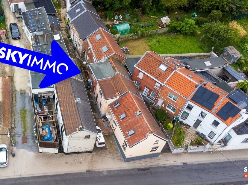 L'agence SKYIMMO vous propose cette petite maison à rénover située dans un quartier calme de Herstal, proche de toutes commodités (commerces, écoles,