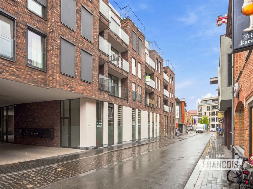 Zeer dichtbij de Grote Markt te Poperinge bevindt zich Residentie Belfort. Deze residentie werd opgeleverd in 2019 en bestaat uit 40 erkende assistent