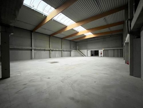                                         Bâtiment d’entreprise à louer à Deinze, € 16.212
