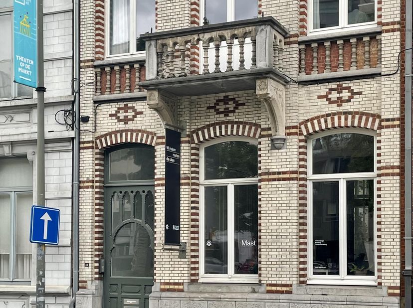 Emplacement privilégié sur le "boulevard vert" de Hasselt. À quelques pas du cœur de la ville, à proximité des transports commun, d'un point de covoit