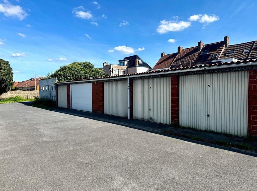 Garage te huur in Camiel Van den Busschestraat 71,
                    8310 Assebroek
