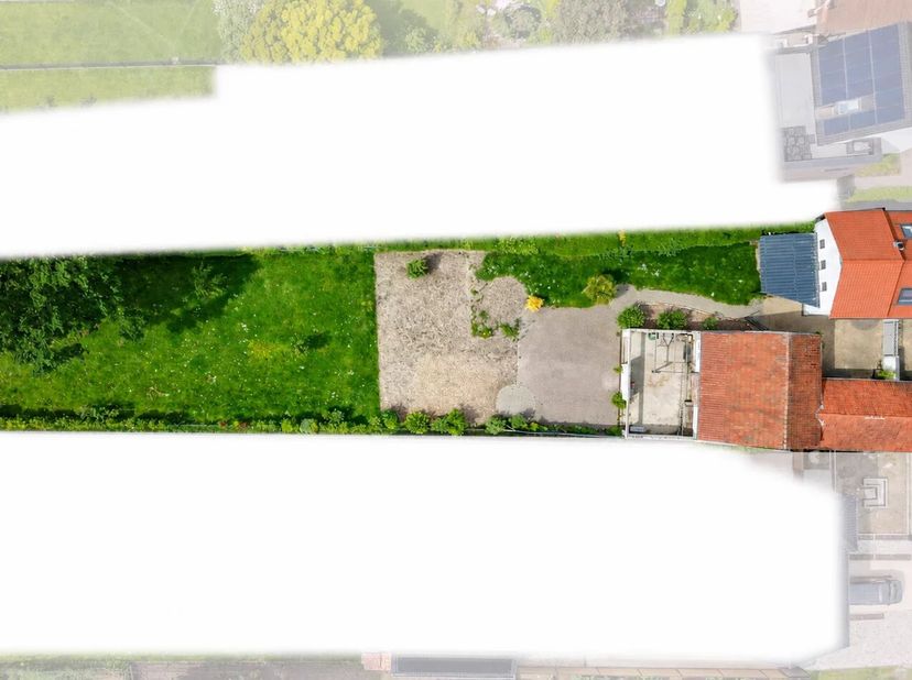 Deze karaktervolle woning combineert authenticiteit met tal van mogelijkheden en beschikt over een gezellige binnenkoer, een prachtig tuin en een bijg
