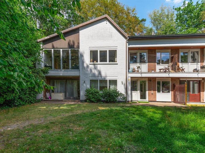 Bijzonder ruim GLV appartement van 188 m² met tuin en garage<br />
Ligging:<br />
Strategische ligging in het groene noordoosten van Kapellen, op een