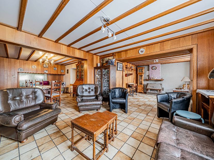 ERA BLUX vous propose cette maison 3 façades située à Nadrin, sur la commune de Houffalize, dans un environnement calme et verdoyant, à proximité du L