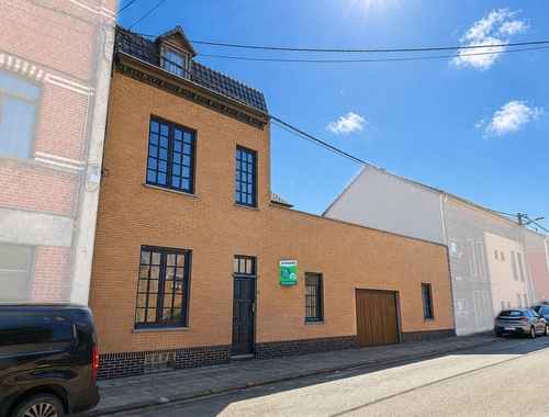                                         Woning te koop in Péruwelz, € 290.000
