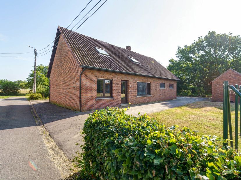 Interesse of vragen? Neem gerust contact op met Erik via erik@copandi.be of via 0497/530796.<br />
<br />
Deze open bebouwing is gelegen in Herselt (R