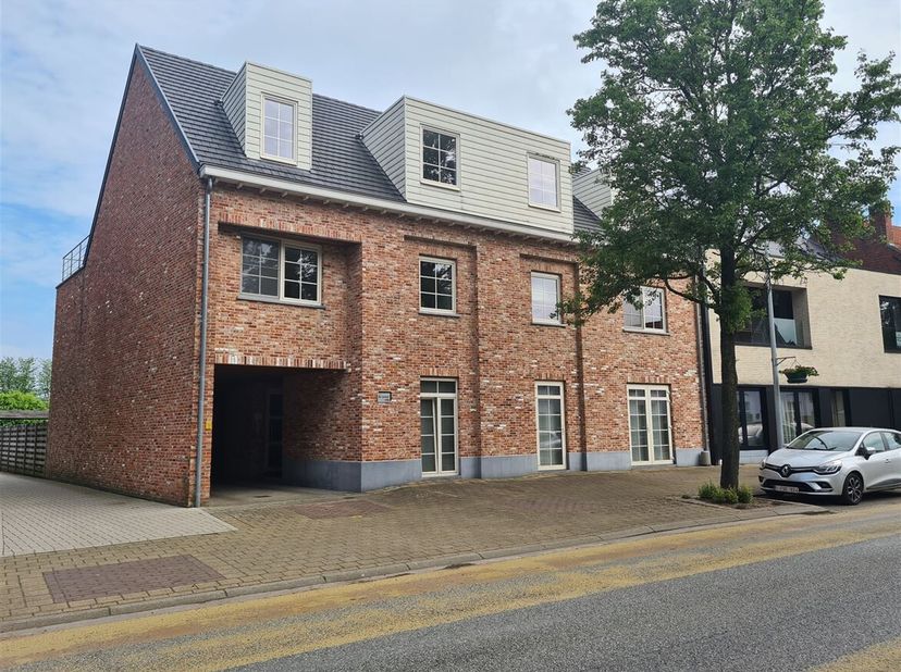Appartement d'une chambre à coucher récemment meublé avec place de parking<br />
Situation : Situé dans la résidence agréable "De Leister", à proximit