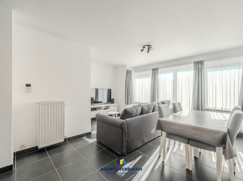 Op een toplocatie, vlakbij de Grote Markt van Blankenberge, bevindt zich dit instapklare appartement. Gelegen op de tweede verdieping combineert deze