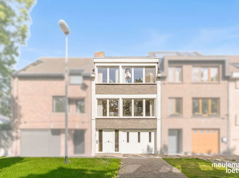 Stel je voor: 's ochtends de gordijnen opendoen en meteen uitkijken over het schilderachtige Rustenburgpark. Geen drukke straat, geen anonieme buren —