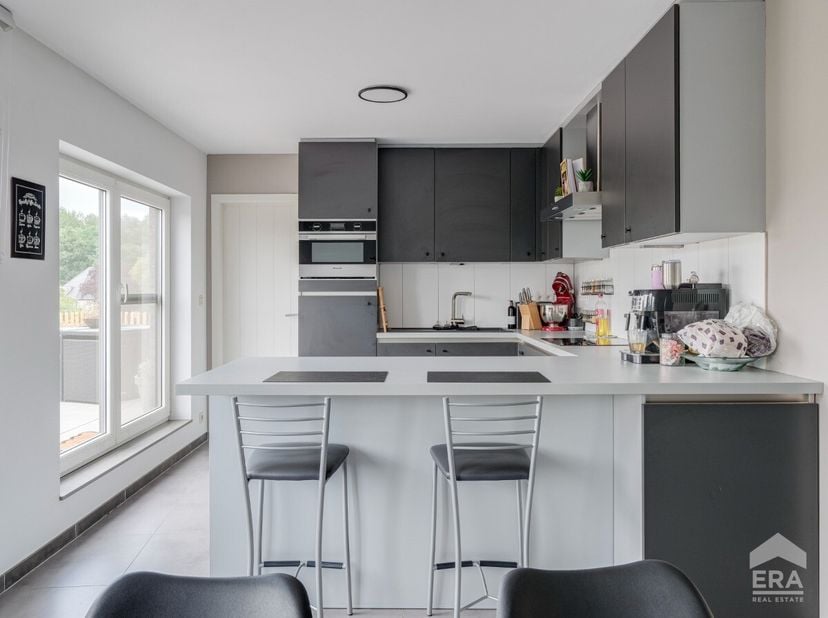 [[ DIT PAND NEEMT DEEL AAN DE ERA OPEN HUIZEN DAG OP 19/9 VAN 14:30 TOT 15:30 ]]Te koop: duplex-appartement op de eerste en tweede verdieping in het c