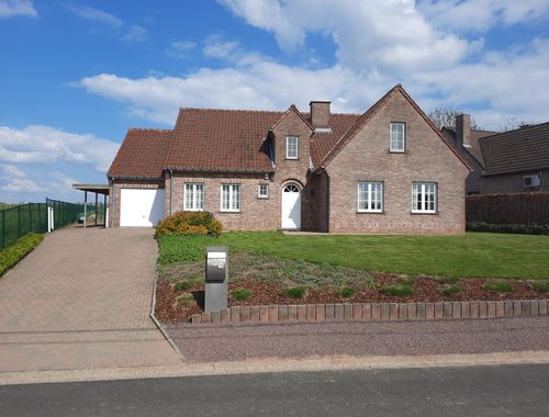                                        Villa à vendre à Kozen, € 574.000
