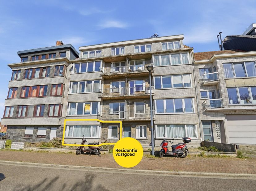 Op zoek naar een renovatieproject met tal van mogelijkheden aan de kust?<br />
Dit gelijkvloers appartement, gelegen in een rustige omgeving van Ooste