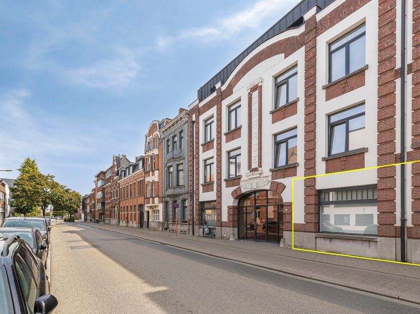 Instapklaar gelijkvloers appartement met een slaapkamer in hartje Turnhout.<br />
Indeling:<br />
Het appartement is gelegen op de gelijkvloerse verdi
