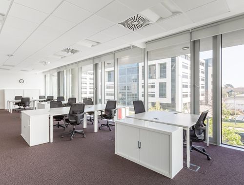                                         Bureaux à louer à Roeselare, € 4.066
