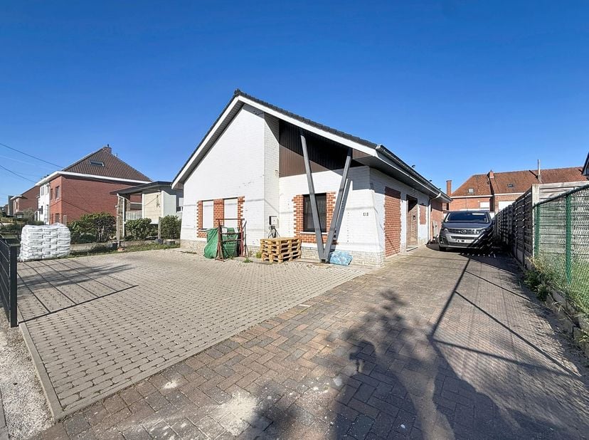 Huis te koop in Vlaanderenlaan 71,
                    8530 Harelbeke