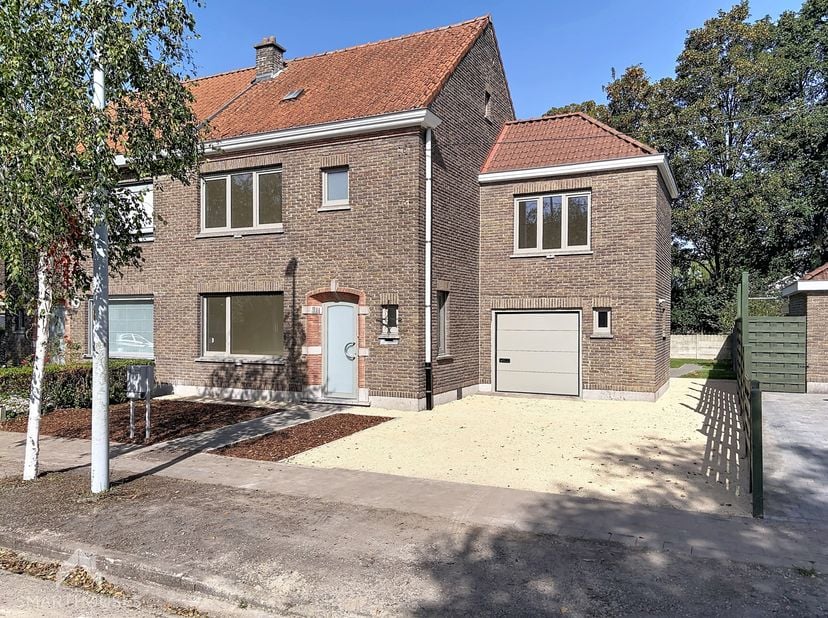 Huis te koop in Berkenlaan 10,
                    8790 Waregem