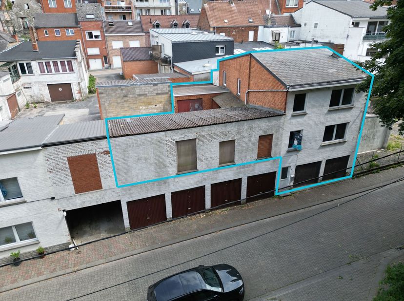 Le bureau We Invest Haute Senne vous propose cette opportunité d’investissement idéalement située dans le centre de Braine-le-Comte, à proximité des c