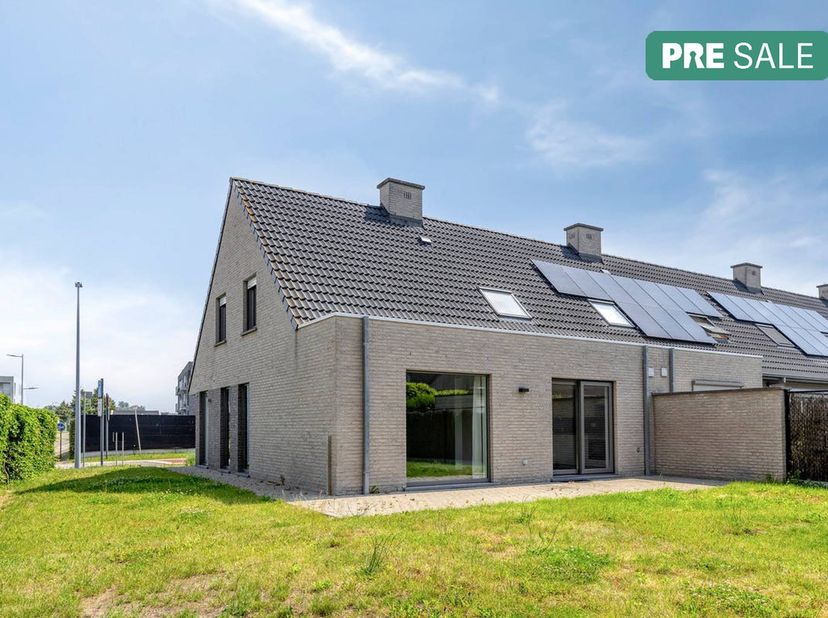 Cette maison prête à emménager est située à Kuurne, à quelques pas du centre et est facilement accessible par diverses routes de liaison. <br />
<br /