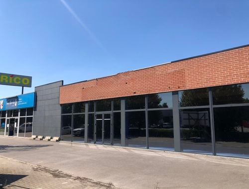                                         Petit magasin à vendre à Waremme, € 675.000
