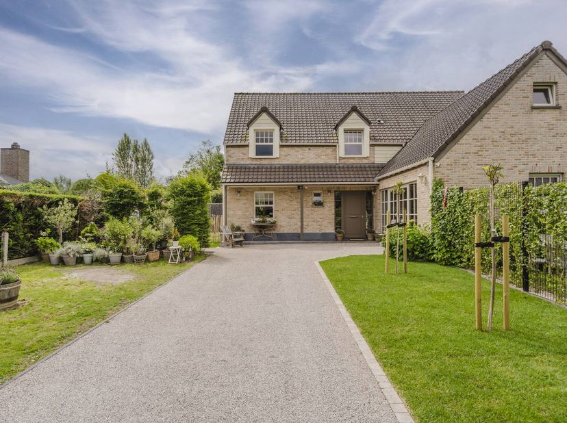 Huis te koop in Eikem 4,
                    9070 Heusden