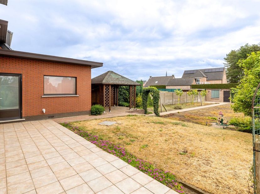 Spacieuse maison de 4 chambres idéalement située à Hulshout ! <br />
Cette maison est située dans un cadre verdoyant et adapté aux enfants, tout en ét