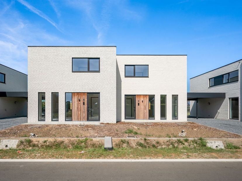 Eigentijds wonen in een kleinschalig BEN-project<br />
Dit stijlvolle nieuwbouwproject omvat moderne halfopen BEN-woningen waar hedendaagse architectu