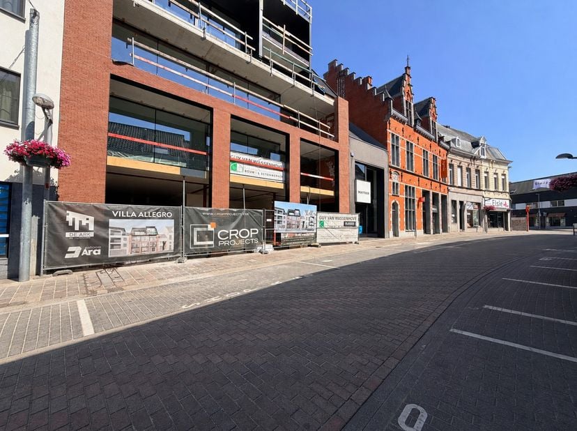 Handelspand te huur in het kleinschalige en kwalitatief hoogstaande nieuwbouwproject ‘Villa Allegro’.<br />
<br />
In het kleinschalige en kwalitatief