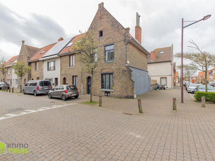 Charmante HOB in de rustige buurt van Oostende | Bezoekdag 25/04<br />
Instelprijs (bieden vanaf): 259.000,00 EUR. Deze instapklare woning is gelegen
