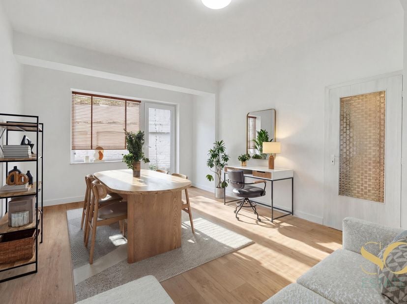 À la frontière entre Ganshoren et Jette, au RDC d’un petit immeuble de 4 unités sans syndic, appartement de ±47 m². Il se compose d’un vaste séjour de