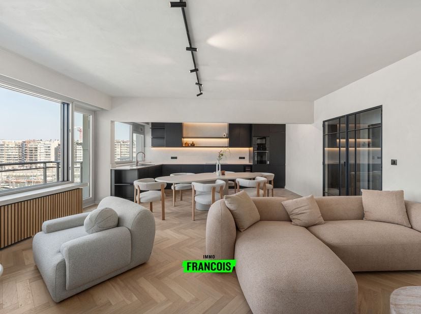Au sixième étage dune résidence soignée se trouve cet appartement dexception de 120 m², entièrement rénové avec un sens du détail. Grâce à son emplace
