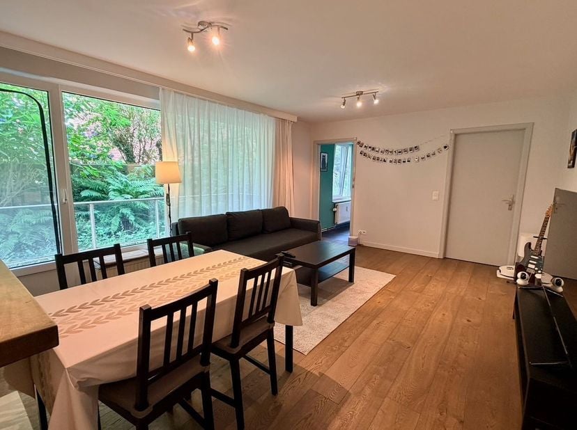 Dit instapklare appartement bevindt zich aan de rustige achterzijde van een verzorgd gebouw, op wandelafstand van Imec, het Arenbergpark, openbaar ver