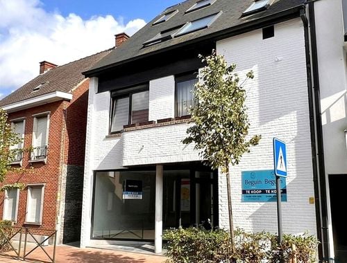                                         Handelspand met woonst te koop in Sint-Eloois-Vijve, € 420.000
