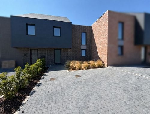                                         Eengezinswoning te koop in Bernissart, € 319.000
