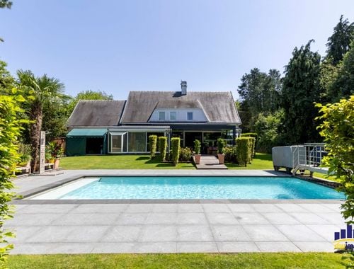                             Commercieel Gebouw over te nemen in Drongen

