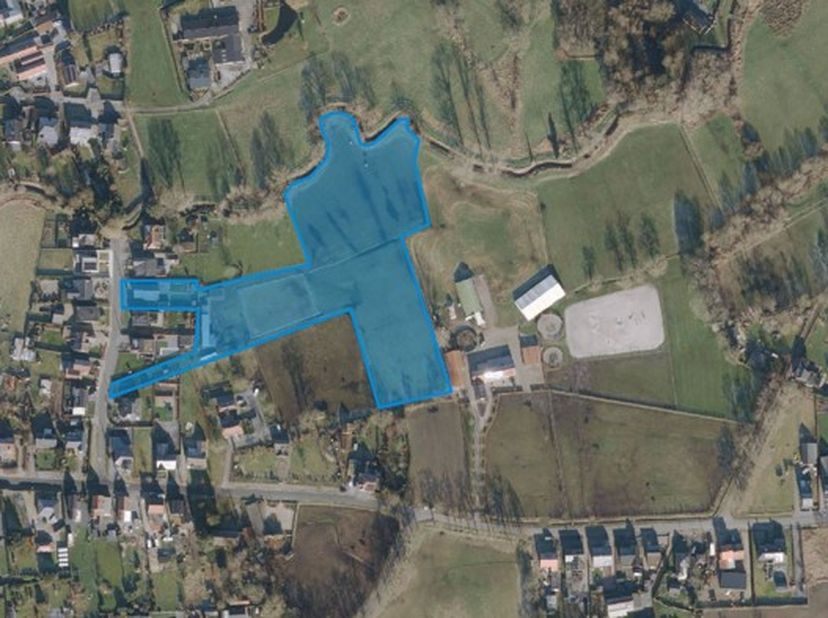 Gelijkvloerse woning met 3 slaapkamers op 1,63 hectare grond met achterliggende weides.<br />
Bent u op zoek naar een gelijkvloerse woning met veel gr