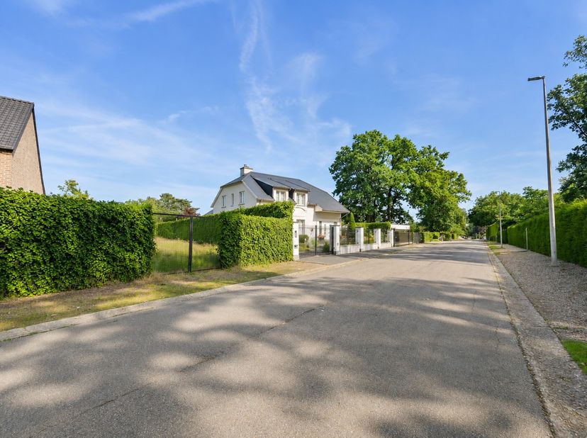 Droomt u van een nieuwbouwwoning op een uitzonderlijke locatie? Dan is deze prachtige bouwkavel aan de Reistraat in Neerharen een unieke opportuniteit