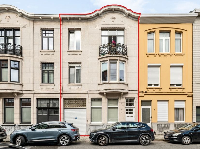 Ligging &amp; Beschrijving<br />
<br />
<br />
De woning is gelegen in de De Leescorfstraat 29 te Borgerhout, in een rustige maar centrale woonomgeving m