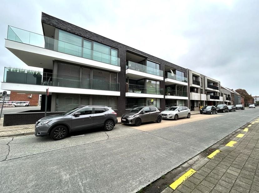 BEZOEK AANVRAGEN ENKEL MOGELIJK VIA VOLGENDE LINK: https://verlinden.mijnhuurprofiel.be/property/2b5e3afe-9ba0-483e-aec9-4f07e04bdb0e<br />
<br />
Dit