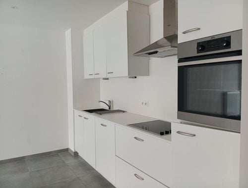                                         Appartement à louer à Berchem, € 850
