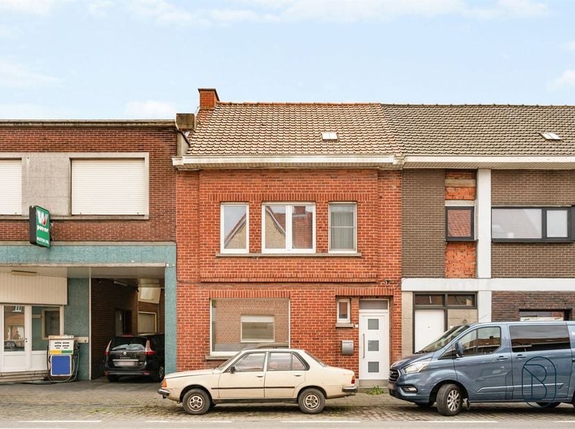 Sales Day: 13/08, richtprijs €198.000. <br />
Te renoveren gezinswoning met 3 slaapkamers en grote tuin!<br />
Bent u op zoek naar een woning met veel