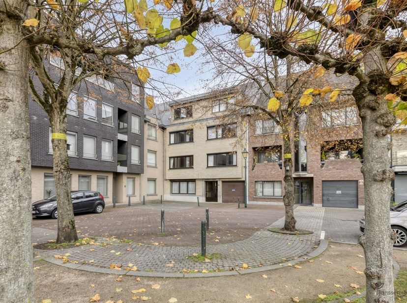 De vermelde prijs is een adviesprijs en niet bindend. Elk bod gelijk aan of hoger dan deze prijs kan worden aanvaard, geweigerd of beantwoord met een