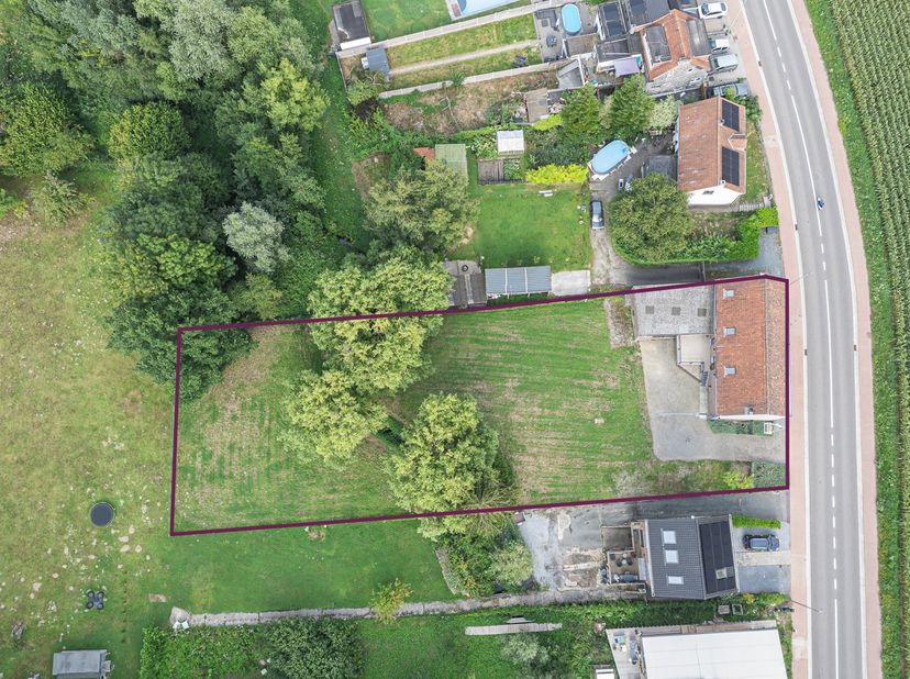 Deze landelijke woning in Sint-Anna-Pede is gelegen op een prachtig perceel van 19a15 en biedt een unieke combinatie van rust, ruimte en karakter. Op