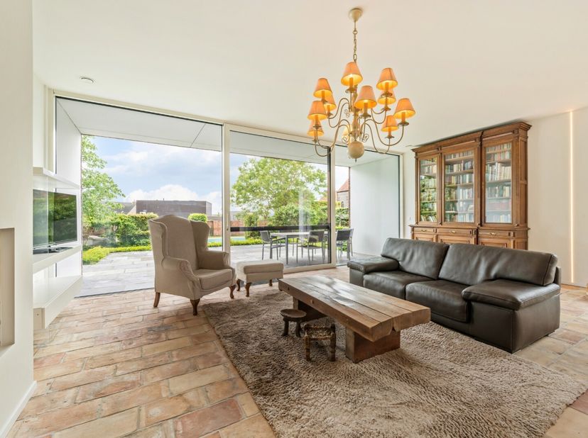 - Karaktervolle villa<br />
- Uitstekend EPC: label A!<br />
- Ideale ligging: Breulstraat 36A in Moorslede<br />
- Lichtrijke leefruimte met gezellig