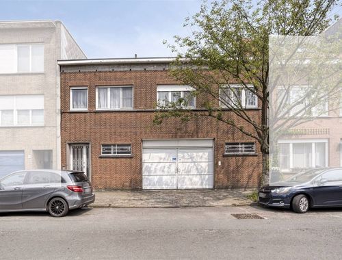                                        Appartementsgebouw te koop in Wilrijk, € 559.000
