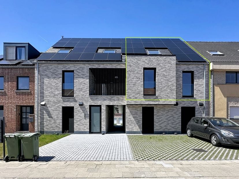 Ontdek dit prachtige nieuwbouw duplexappartement in Wilsele, een ideale combinatie van ruimte, comfort en uitzonderlijke energiezuinigheid. Dankzij de