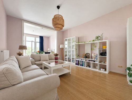                                         Appartement te huur in Laken, € 875
