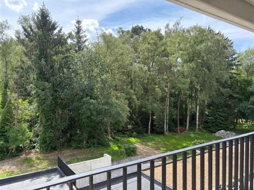Nieuwbouwappartement met 2 slaapkamers en riant balkon<br />
Ligging: Dit appartement is gelegen aan de Stalenstraat , een keurige omgeving , vlotte v