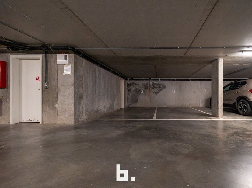 Garage à vendre
                    à 8200 Sint-Andries