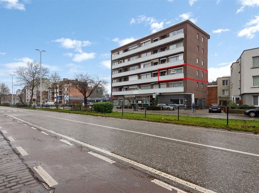 Appartement élégant de deux chambres à coucher avec deux terrasses dans un excellent emplacement à Mortsel !<br />
Cet appartement de 90 m² entièremen
